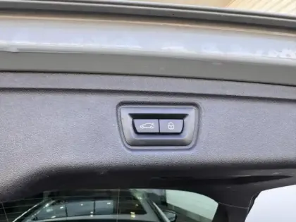 Photo 13 BMW Serie 3 Série 3 Touring 320dA xDrive 190ch M Sport