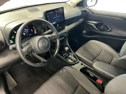 Photo 13 Toyota Yaris  116h Design 5p MC24