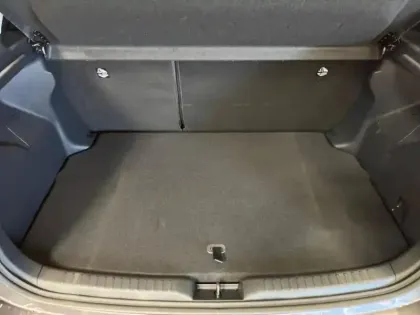 Photo 11 Toyota Yaris  116h Design 5p MC24