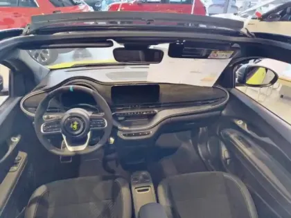 Photo 8 Abarth 500 C e 155ch 42kWh Turismo 4cv