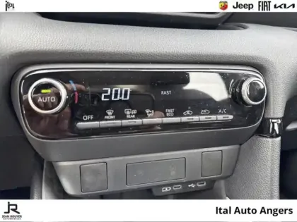 Photo 11 Toyota Yaris  116h Dynamic 5p MC24