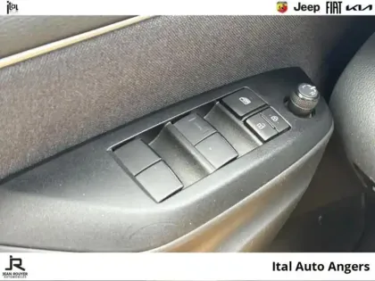 Photo 13 Toyota Yaris  116h Dynamic 5p MC24