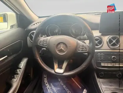 Photo 26 Mercedes GLA  180 Intuition 7G-DCT