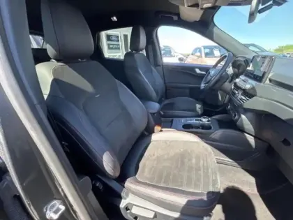 Photo 10 Ford Kuga  2.5 Duratec 180ch Hybrid FlexiFuel ST-Line X Powershift