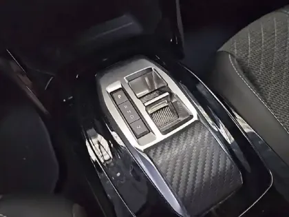 Photo 13 Peugeot 2008  BlueHDi 130 S&S EAT8