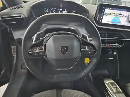 Photo 8 Peugeot 2008  BlueHDi 130 S&S EAT8