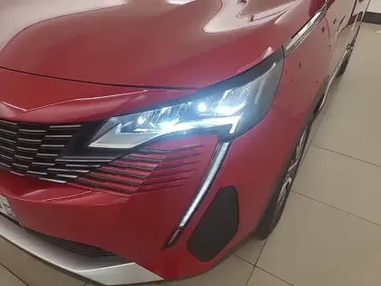 Photo 42 Peugeot 3008  Hybrid 225 e-EAT8