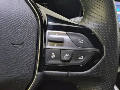Photo 31 Peugeot 308  PHEV 225 e-EAT8