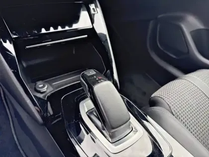 Photo 13 Peugeot 208  Electrique 50 kWh 136ch