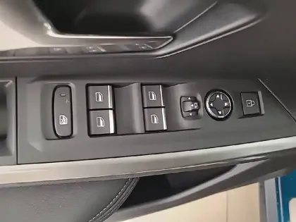 Photo 23 Peugeot 3008  Electrique 210 ch 73 kWh