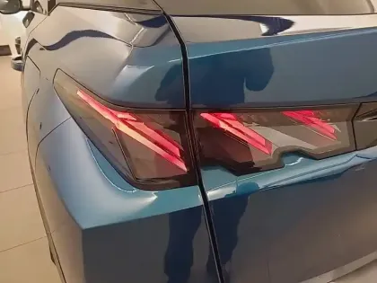 Photo 16 Peugeot 3008  Electrique 210 ch 73 kWh