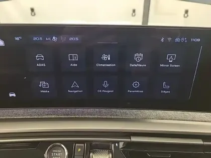 Photo 18 Peugeot 3008  Electrique 210 ch 73 kWh