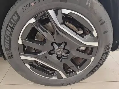 Photo 12 Peugeot 3008  Electrique 210 ch 73 kWh