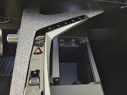 Photo 19 Peugeot 3008  Electrique 210 ch 73 kWh