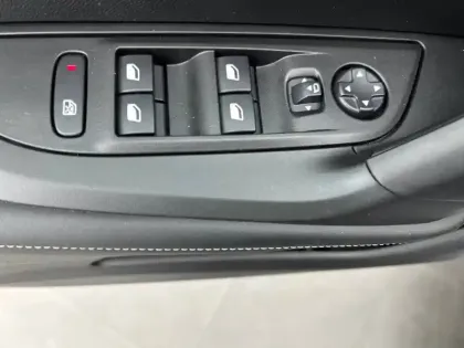 Photo 18 Peugeot 2008  130 S&S EAT8