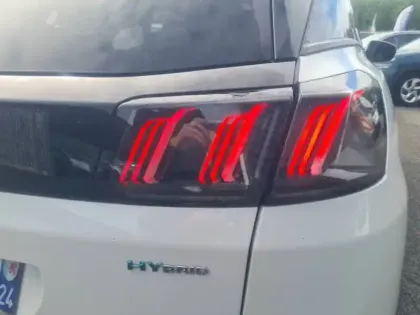 Photo 16 Peugeot 3008  Hybrid 225 e-EAT8