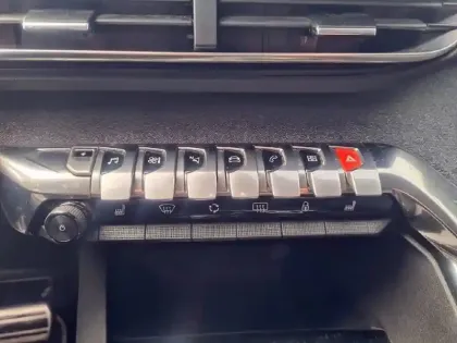 Photo 14 Peugeot 3008  Hybrid 225 e-EAT8