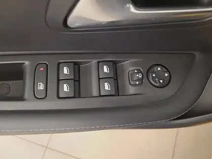 Photo 26 Peugeot 208  PureTech 100 S&S BVM6