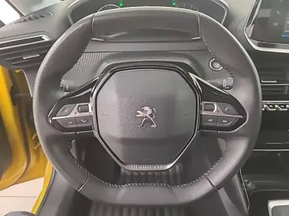 Photo 8 Peugeot 208  PureTech 100 S&S BVM6