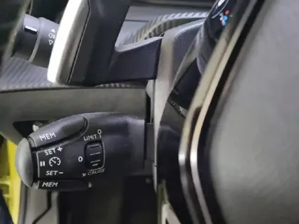 Photo 26 Peugeot 208  Hybrid 100 e-DCS6