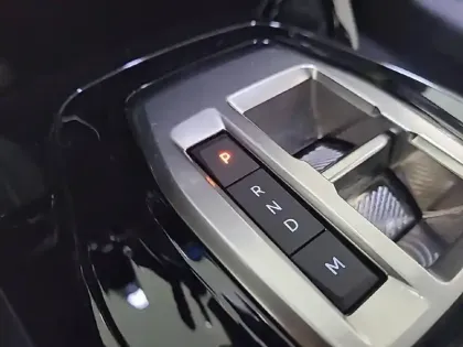 Photo 13 Peugeot 208  Hybrid 100 e-DCS6