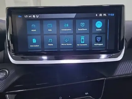 Photo 23 Peugeot 208  Hybrid 100 e-DCS6