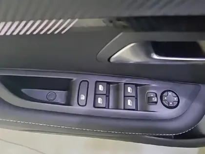 Photo 29 Peugeot 208  Hybrid 100 e-DCS6