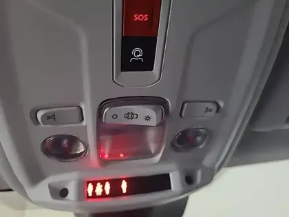 Photo 25 Peugeot 208  Hybrid 100 e-DCS6