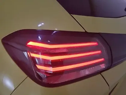 Photo 16 Peugeot 208  Hybrid 100 e-DCS6