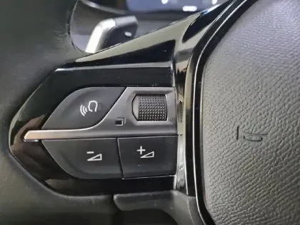 Photo 27 Peugeot 208  Hybrid 100 e-DCS6