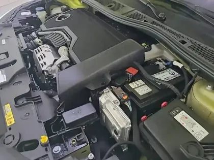 Photo 14 Peugeot 208  Hybrid 100 e-DCS6