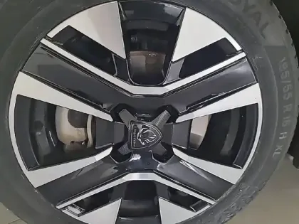 Photo 12 Peugeot 208  Hybrid 100 e-DCS6