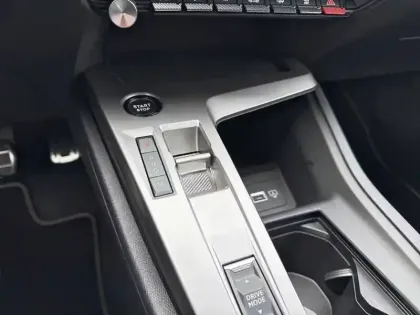 Photo 13 Peugeot 408  Hybrid 145 e-DCS6