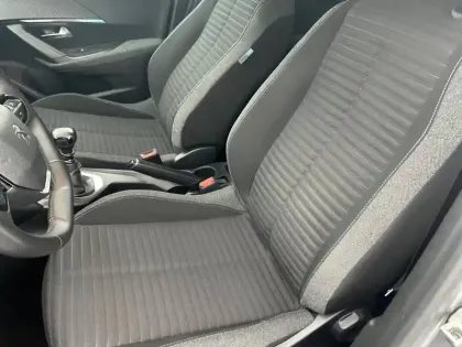 Photo 10 Peugeot 2008  PureTech 100 S&S BVM6