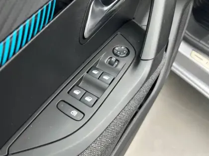 Photo 17 Peugeot 2008  PureTech 100 S&S BVM6