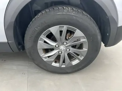 Photo 12 Peugeot 2008  PureTech 100 S&S BVM6