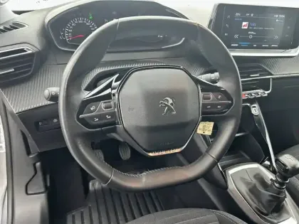 Photo 8 Peugeot 2008  PureTech 100 S&S BVM6