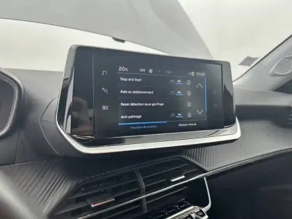 Photo 21 Peugeot 2008  PureTech 100 S&S BVM6