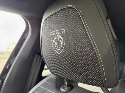 Photo 23 Peugeot 408  Hybrid 145 e-DCS6