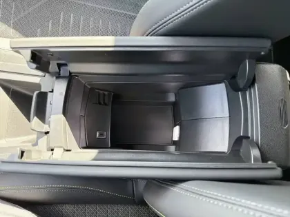 Photo 21 Peugeot 408  Hybrid 145 e-DCS6