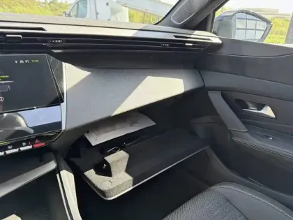 Photo 22 Peugeot 408  Hybrid 145 e-DCS6