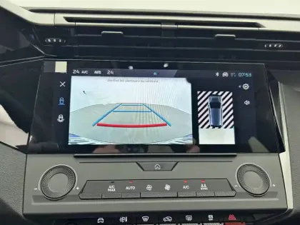 Photo 18 Peugeot 308  Hybrid 145 e-DCS6