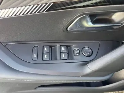 Photo 14 Peugeot 2008  PureTech 130 S&S EAT8