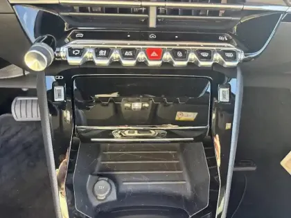 Photo 18 Peugeot 2008  PureTech 130 S&S EAT8