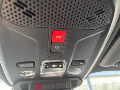 Photo 19 Peugeot 2008  Hybrid 145 e-DCS6