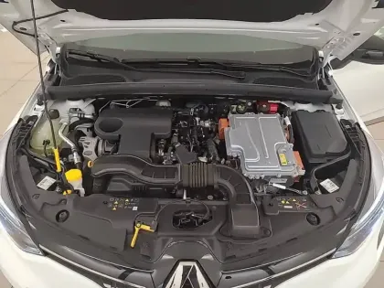 Photo 27 Renault Clio  E-Tech full hybrid 145
