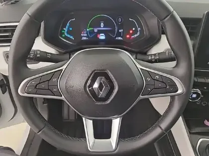 Photo 8 Renault Clio  E-Tech full hybrid 145