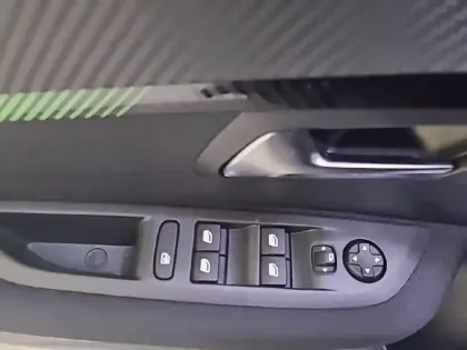 Photo 28 Peugeot 208  PureTech 75 S&S BVM5