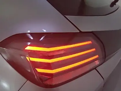 Photo 16 Peugeot 208  PureTech 75 S&S BVM5