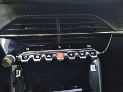 Photo 23 Peugeot 208  PureTech 75 S&S BVM5